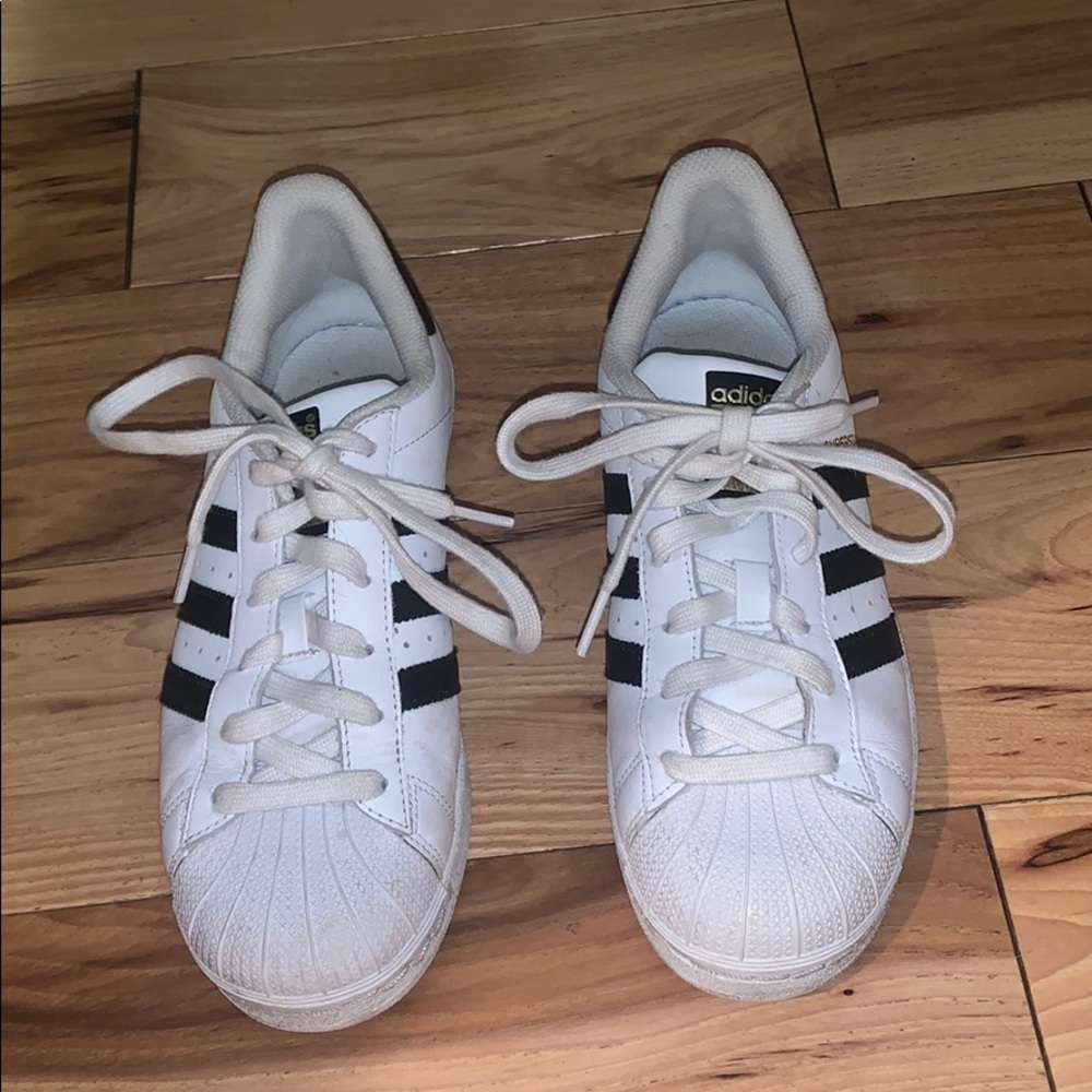 Women’s 6 superstar Adidas sneakers